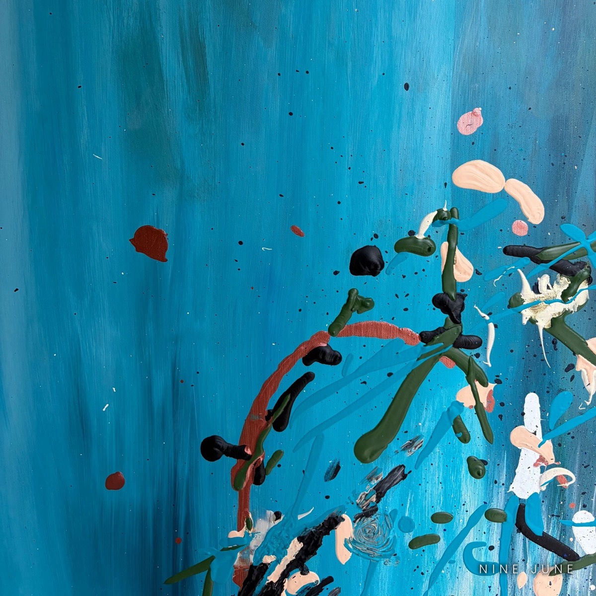 Olijfgroene boog over blauw